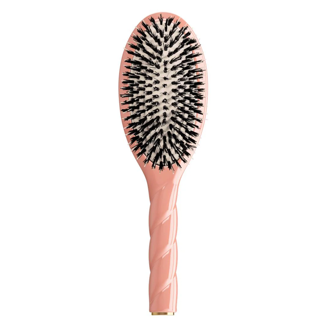 N.02 The Essential Do-It-All Brush - Coral 1 N.02 The Essential Do-It-All Brush - Coral