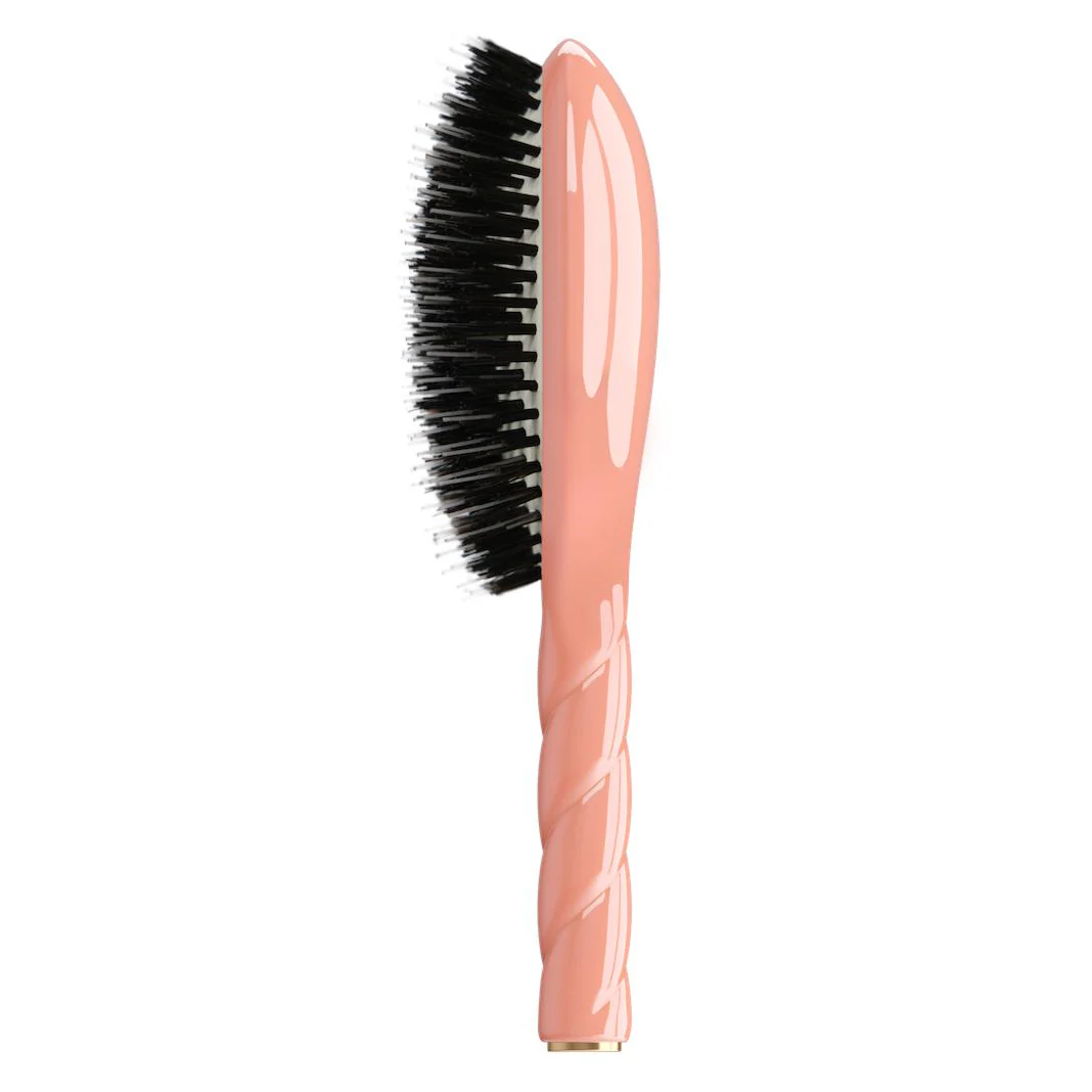 N.02 The Essential Do-It-All Brush - Coral 3 N.02 The Essential Do-It-All Brush - Coral